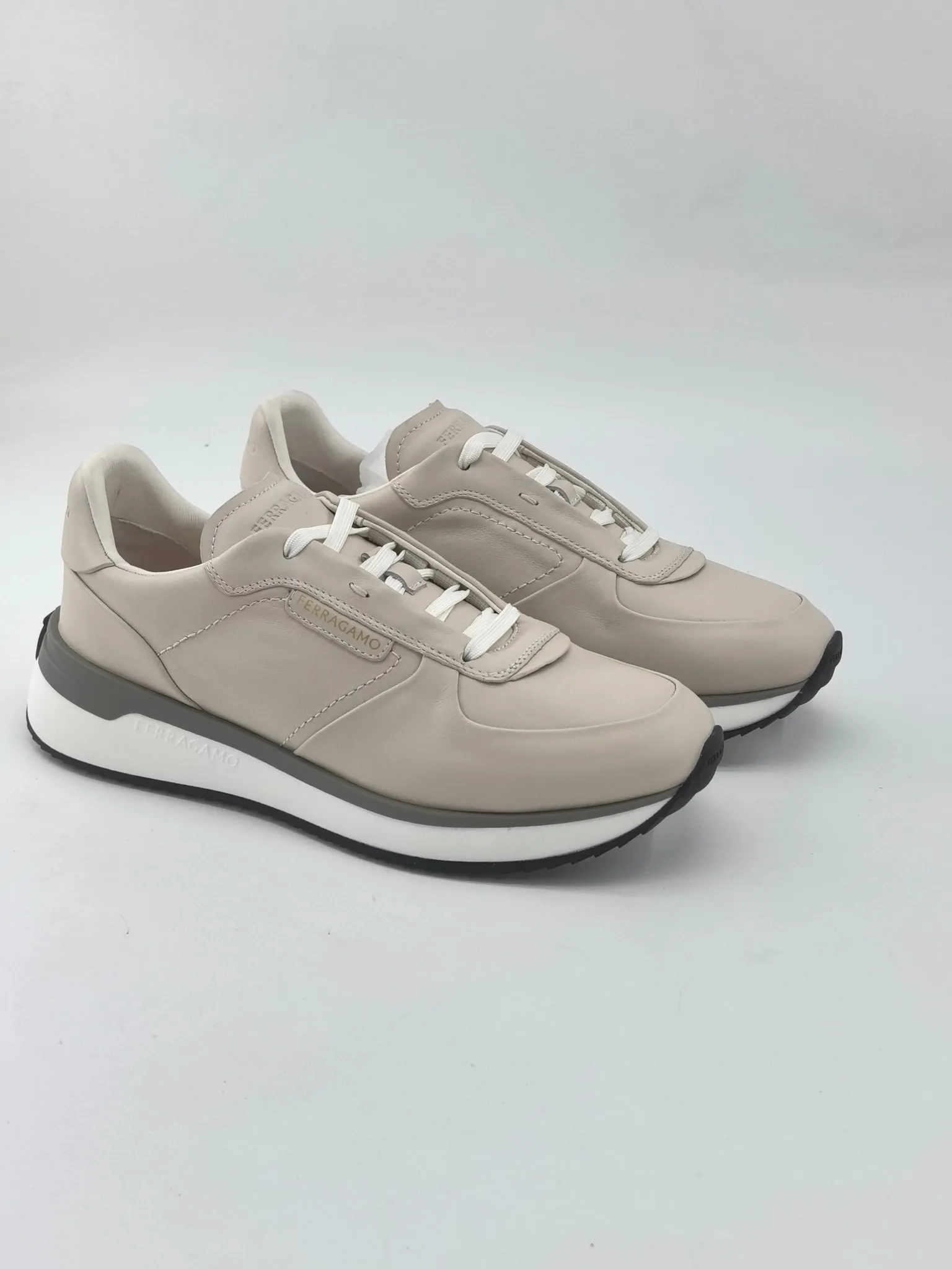[Ferragam] Top P: 780💰 ▪️Size: 39-44 (38.45 custom-made) FERRAGAMO Ferragam 🔍Top purchasing agent 🇮🇹 Ferragam Street-charming casual shoe series, the counter sells the original configuration simultaneously, Italian imported cowhide fabric, high-quality splicing technology, imported water-dyed cow lining , soles: original foam outsole specially provided by the original factory, original factory follow-up goods, 🔍 high quality, can be entered and exited the counter at will, welcome to compare and synchronize with the counter.